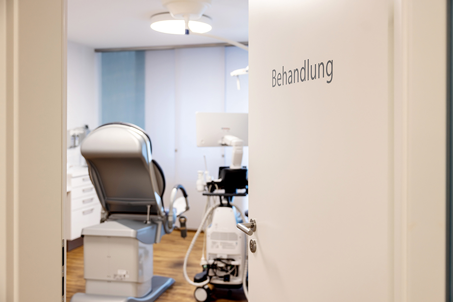 Behandlungszimmer Frauenarztpraxis Bonn